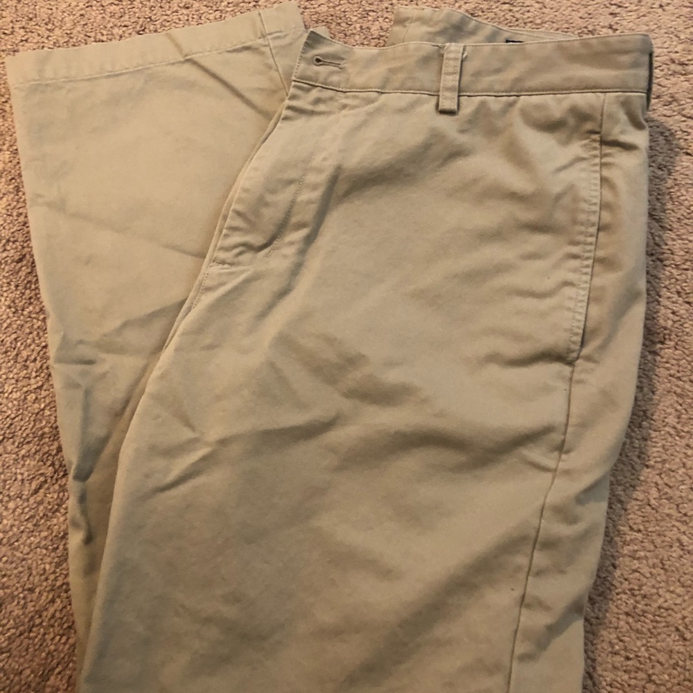 Vineyard Vine Khakis 33x32